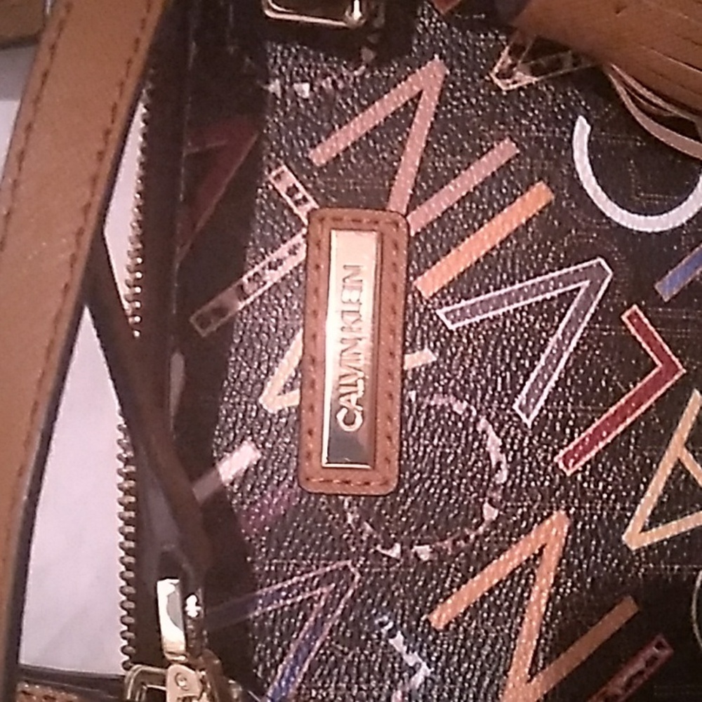 Calvin Klein Bag with Dark Background and Monogram Print (L1) - Picture 3 of 14